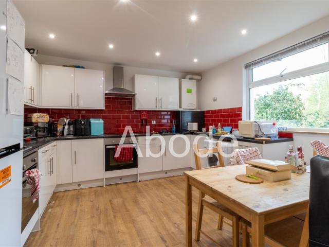6 Bedroom House for rent at Hyde Park Terrace, Hyde Park, Leeds