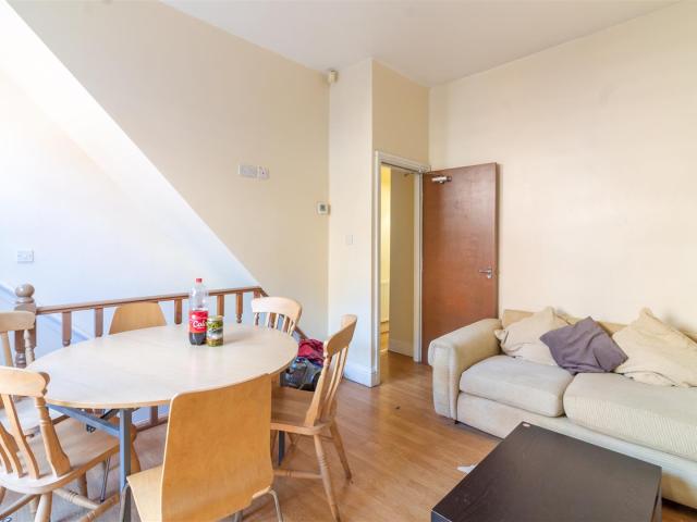 6 Bedroom House for rent at Norwood Road, Hyde Park, Leeds