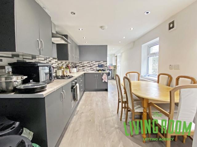 6 bedroom house for rent in Cardiff