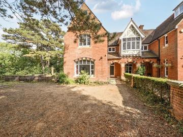 6 bedroom house for sale