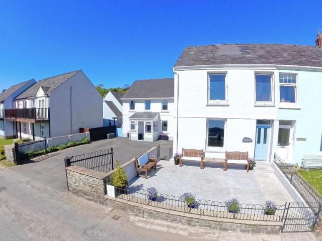 6 bedroom house for sale