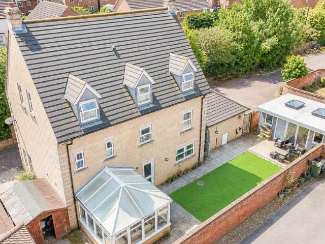 6 bedroom house for sale