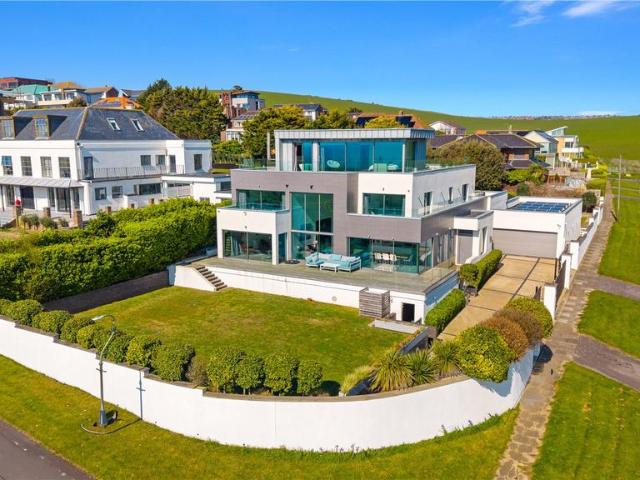 6 bedroom house for sale