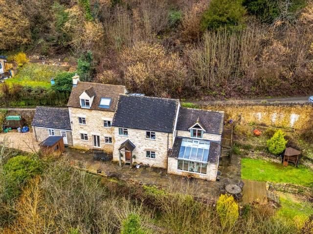 6 bedroom detached house for sale