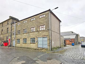 6 bedroom house for sale