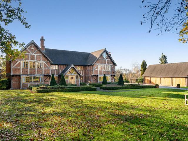 6 bedroom house for sale