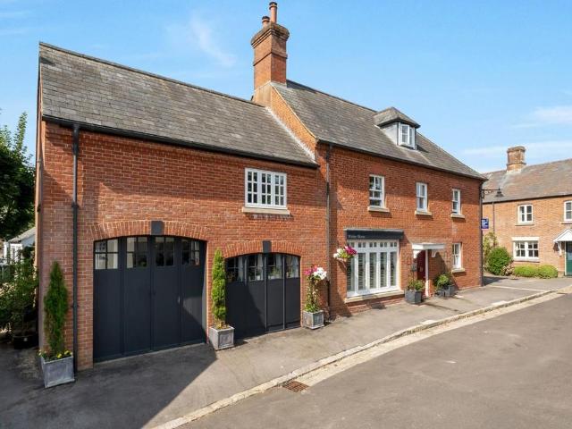 6 bedroom house for sale