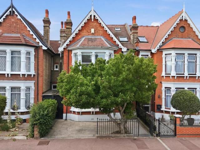 6 bedroom house for sale