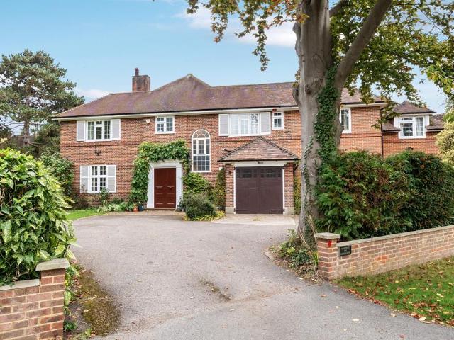 6 bedroom house for sale