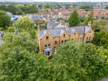 6 bedroom house for sale