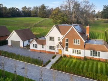 6 bedroom house for sale