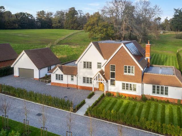 6 bedroom house for sale
