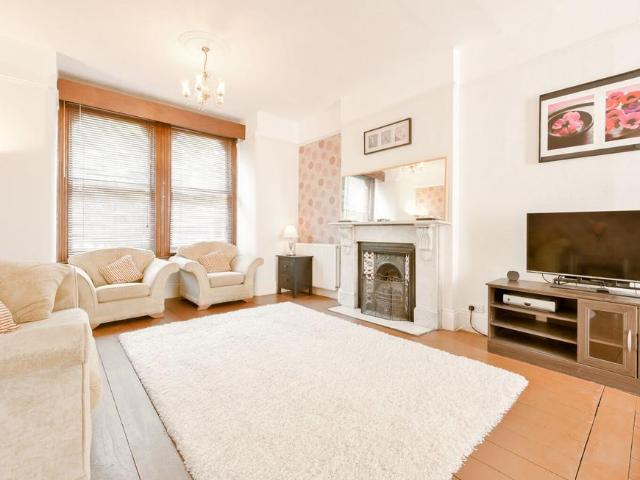 6 bedroom house for sale