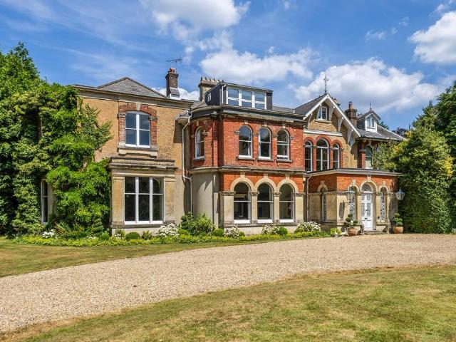 6 bedroom house for sale