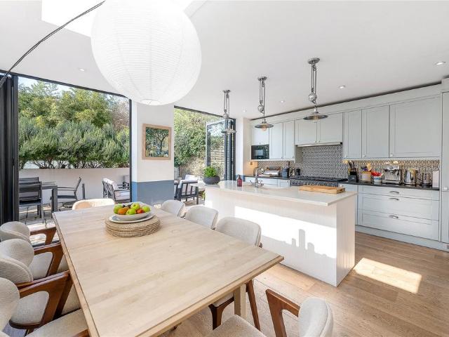 6 bedroom house for sale