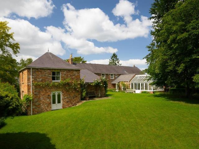 6 bedroom house for sale