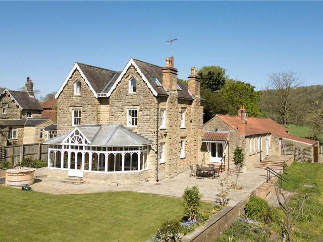 6 bedroom house for sale