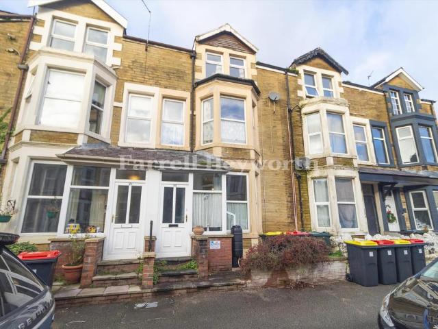 6 bedroom house for sale