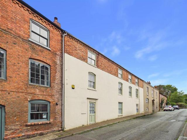 6 bedroom house for sale