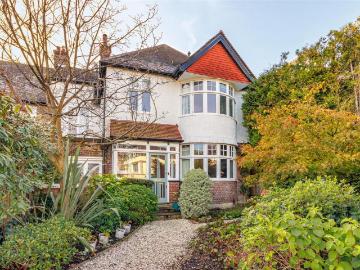 6 bedroom house for sale