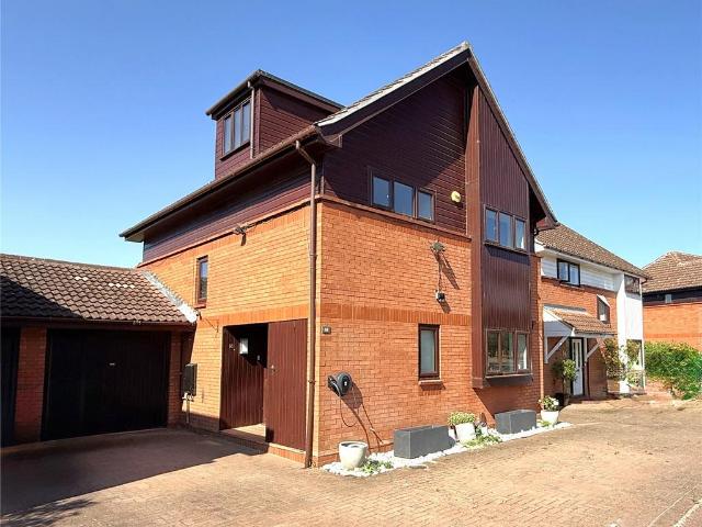 6 bedroom house for sale