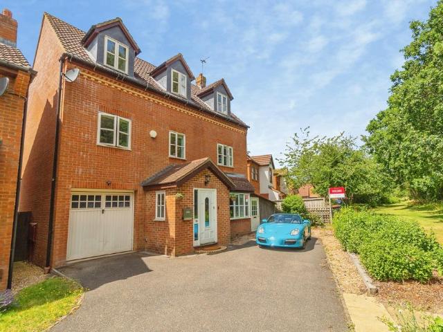 6 bedroom house for sale