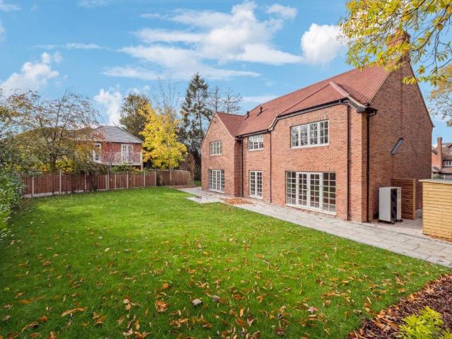 6 bedroom house for sale