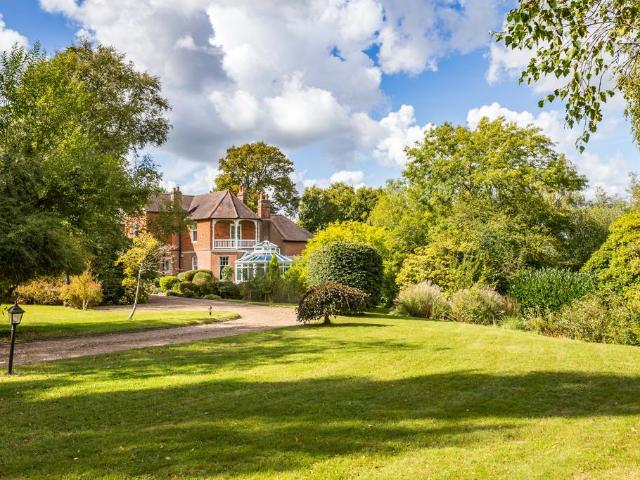 6 bedroom house for sale