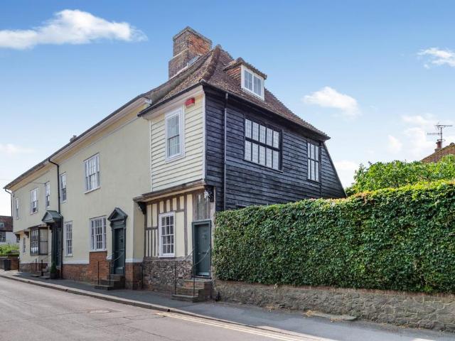 6 bedroom house for sale