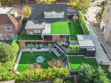 6 bedroom house for sale