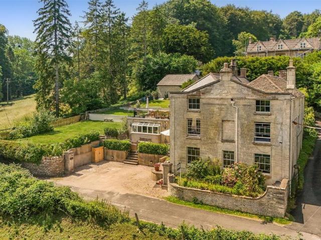6 bedroom house for sale