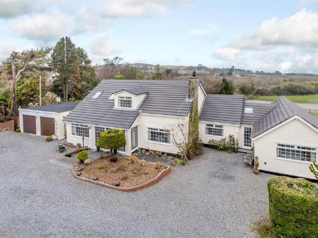 6 bedroom house for sale