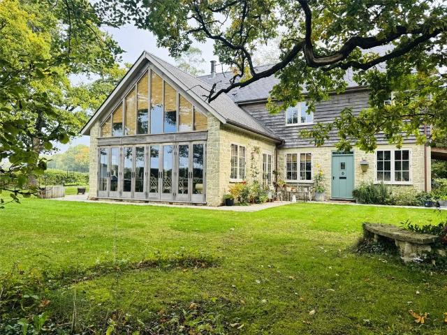 6 bedroom detached house for sale