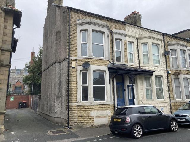 6 bedroom house for sale