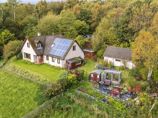 6 bedroom house for sale