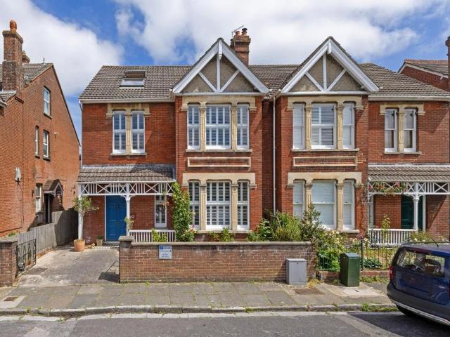 6 bedroom semi detached house for sale