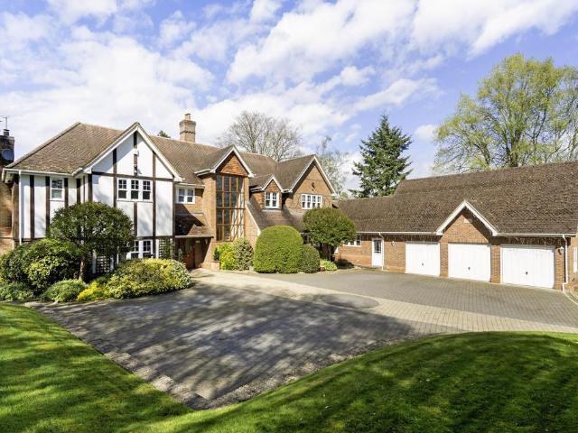 6 bedroom house for sale