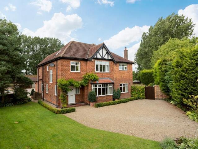 6 bedroom house for sale