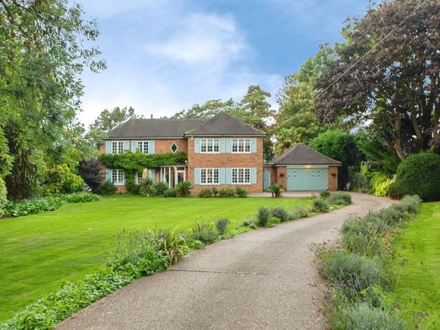 6 bedroom house for sale