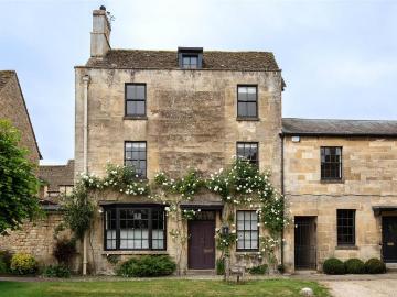 6 bedroom house for sale
