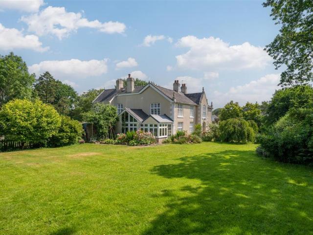 6 bedroom house for sale