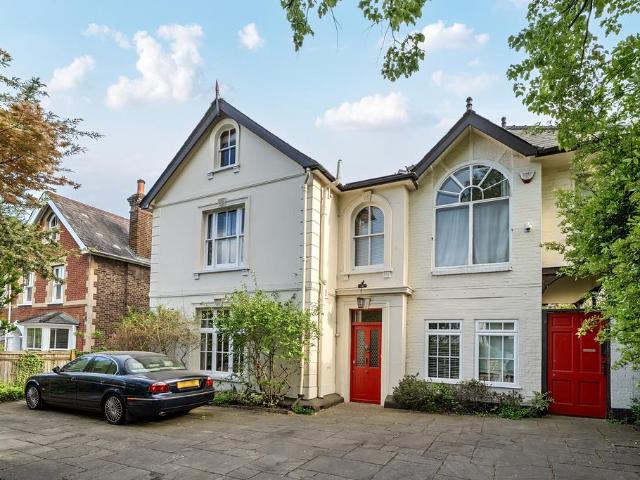 6 bedroom house for sale