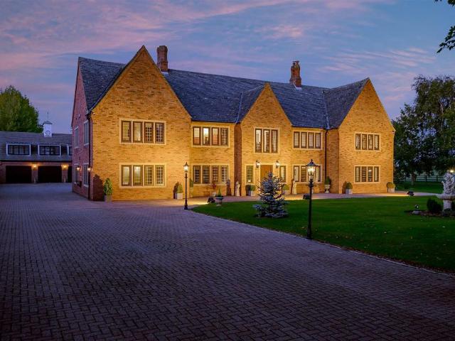 6 bedroom house for sale