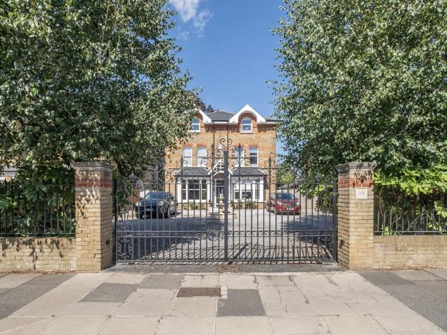 6 bedroom house for sale