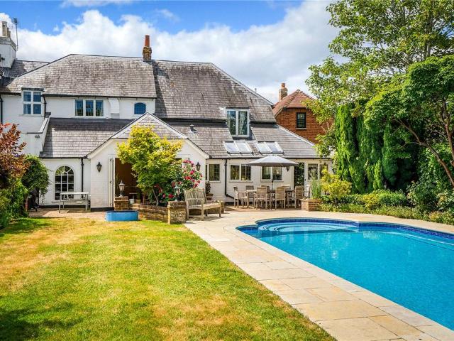 6 bedroom house for sale