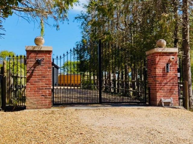 6 bedroom house for sale