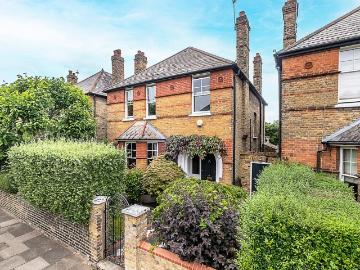 6 bedroom house for sale