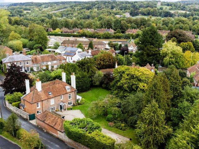 6 bedroom house for sale