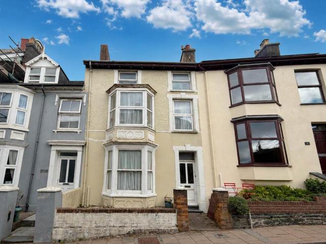 6 bedroom house for sale