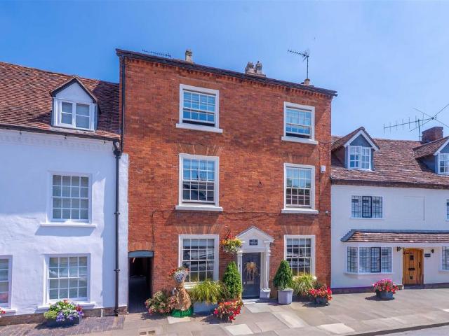 6 bedroom house for sale